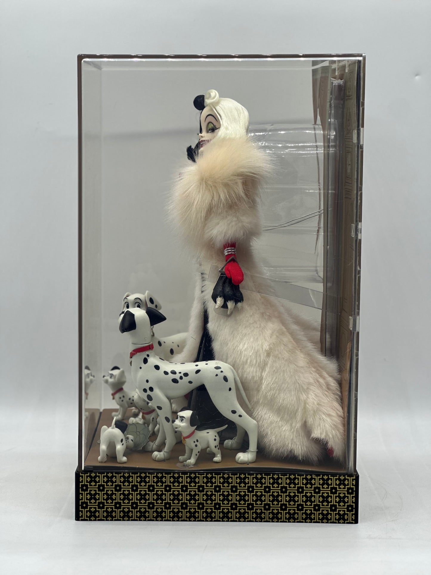 Disney Fairytale Designer Collection Cruella De Vil, Pongo, Perdita And Puppies Limited Edition Doll Set