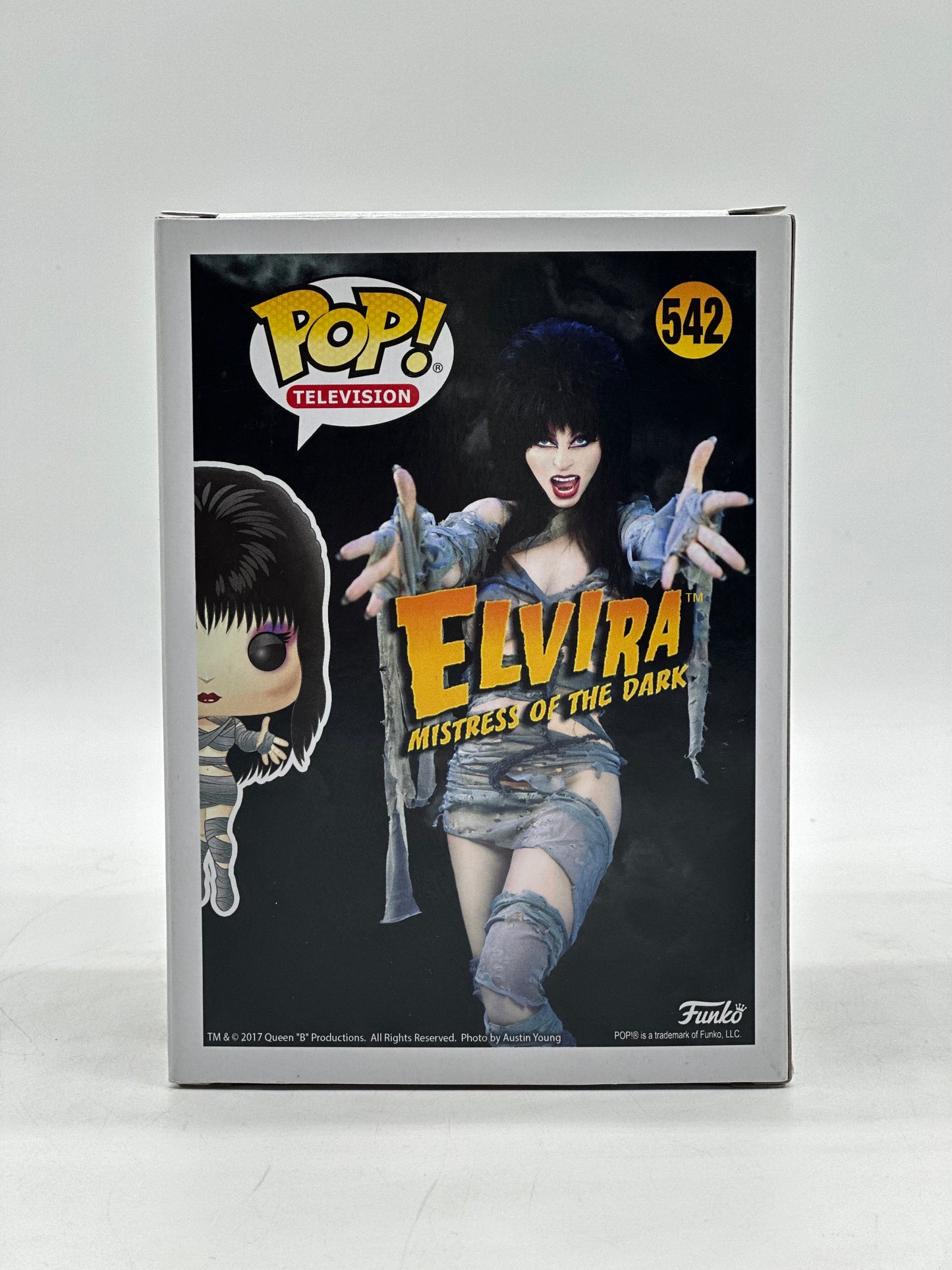 Pop! Television Elvira Mistress Of The Dark 542 Elvira HotTopic Exclusive